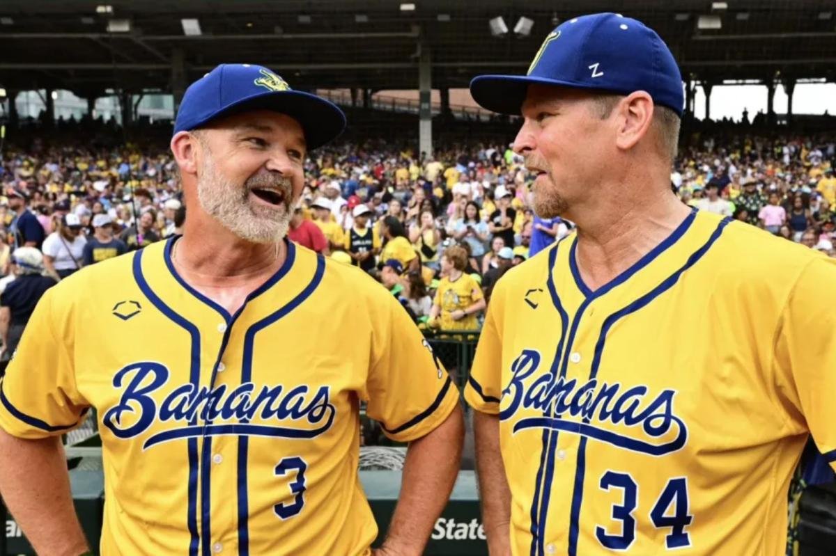 You are currently viewing Cubs great Kerry Wood throws crazy-cool trick pitch in Savannah Bananas outing