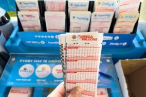 Read more about the article Mega Millions jackpot soars to $800M — tenth-largest prize in history
