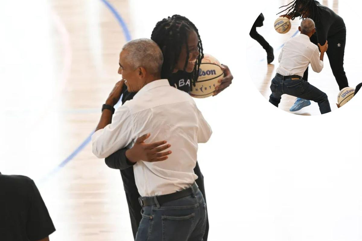 Read more about the article Barack Obama holds court at WNBA All-Star practice — and plays defense on Liberty’s Jonquel Jones