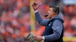 Read more about the article Mike Vrabel untouched by Dianna Russini scandal at first press conference of Patriots training camp