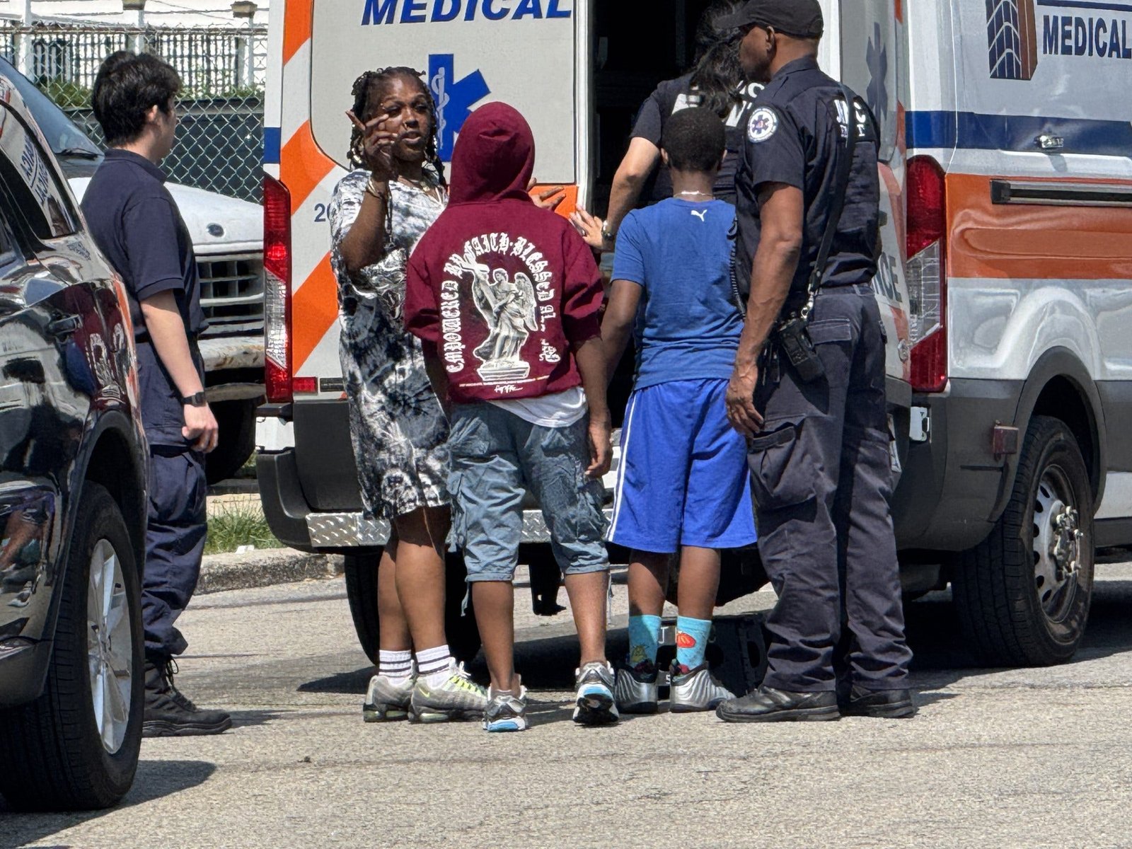 You are currently viewing NYPD shoots armed suspect after Far Rockaway explosion, 2 found dead