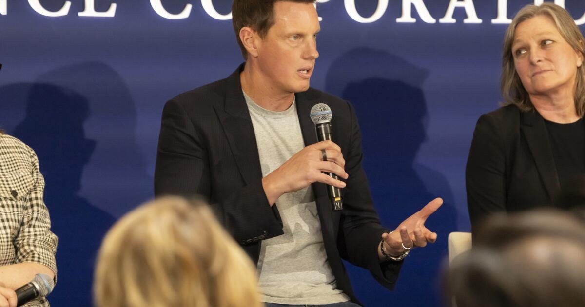 Read more about the article Paramount CEO David Ellison says the Warner merger is still on track