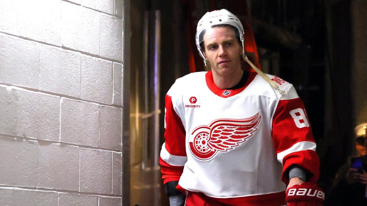 Read more about the article Connor Bedard is all about the Blackhawks bringing back franchise great Patrick Kane, but is that a good idea?