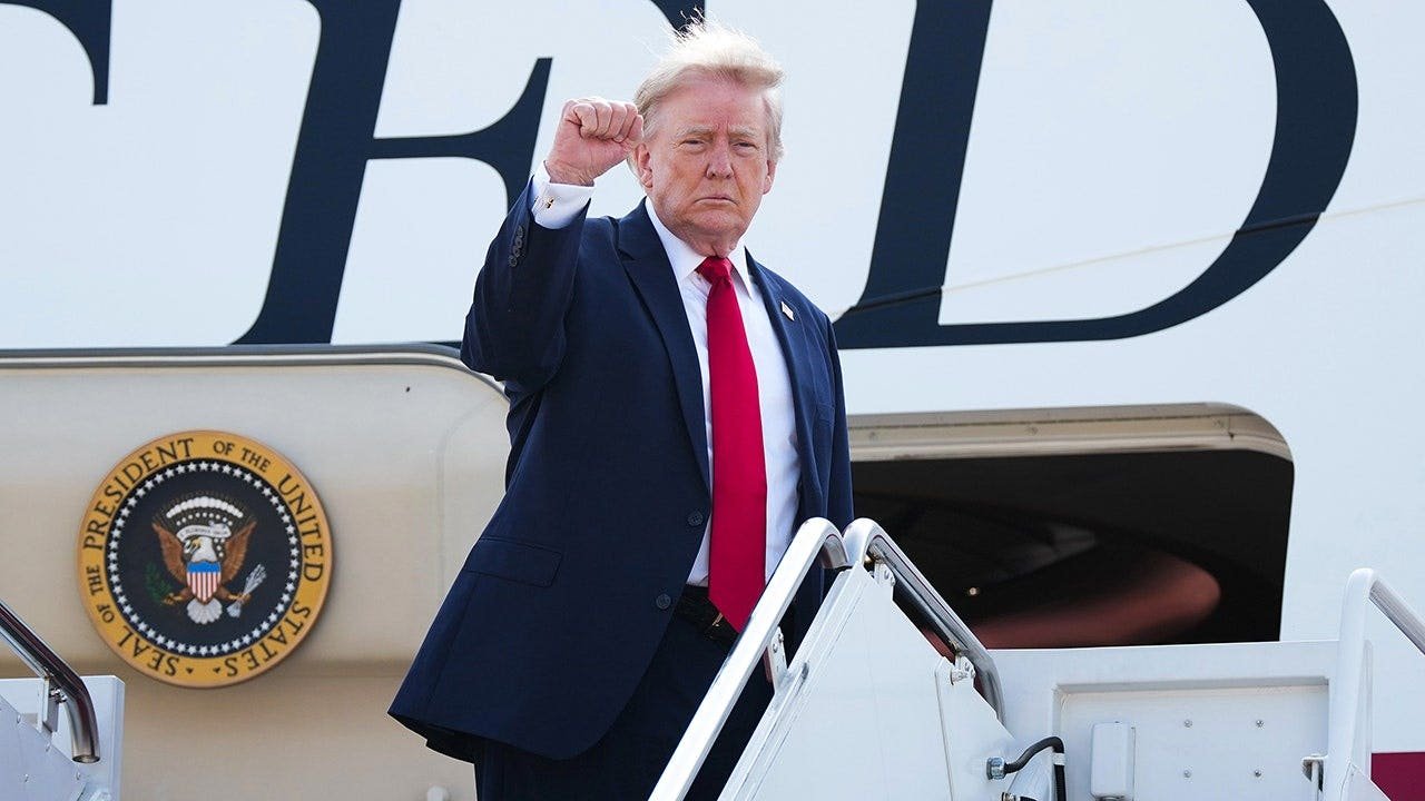 Read more about the article Trump flexes power in Arizona primaries as Democrats dodge far-left upset