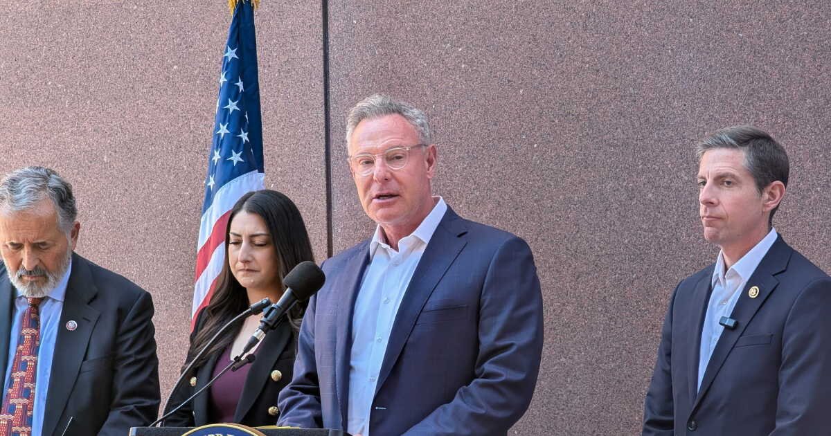 You are currently viewing Rep. Scott Peters urges Trump administration to stop stalling DACA renewals