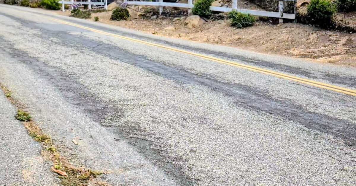 Read more about the article Fallbrook residents fight San Diego County over road maintenance funding