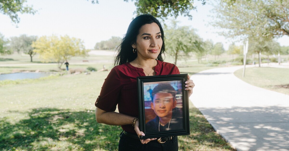 You are currently viewing Her son was killed by ICE at a traffic stop. She says she’s still waiting for justice