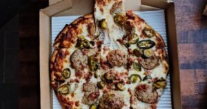 Read more about the article Best restaurants serving tavern and bar pies in Los Angeles
