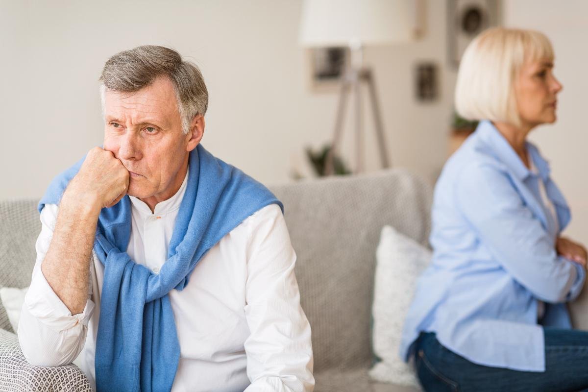 You are currently viewing Dear Abby: My husband’s flirty personality and Facebook addiction have me questioning everything