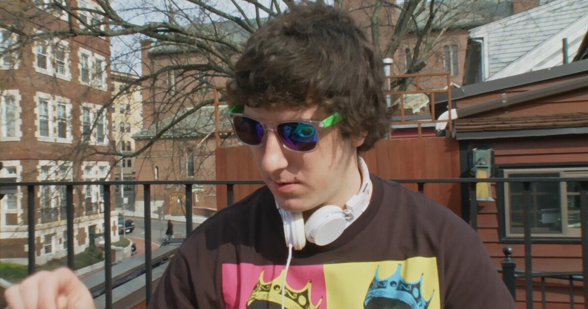Read more about the article ‘Remake’ will wreck you: A filmmaker faces his own family footage
