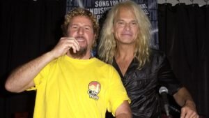 Read more about the article David Lee Roth tour cancellations draw public support from Sammy Hagar