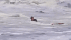 Read more about the article Teen lifeguard rescues child from dangerous waves at Santa Cruz beach