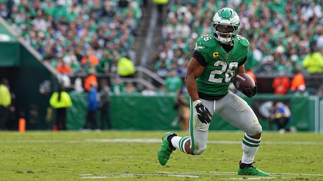 Read more about the article Saquon Barkley: ‘No reason why’ NFL should not use grass after World Cup