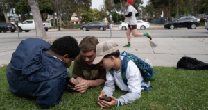 Read more about the article Brasil permite a los padres controlar el uso de las redes sociales por parte de sus hijos. ¿Por qué California no?