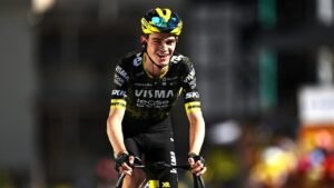 Read more about the article American cyclist Sepp Kuss narrowly avoids a horrific crash over cliff during Tour de France