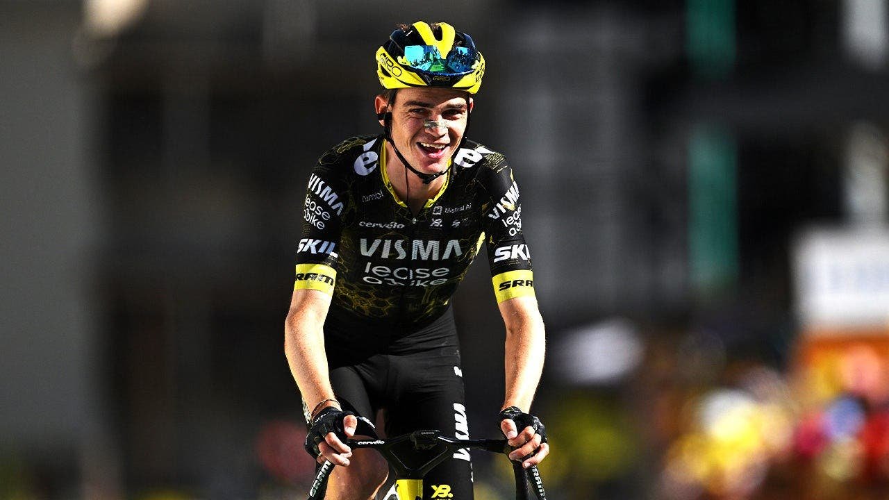 You are currently viewing American cyclist Sepp Kuss narrowly avoids a horrific crash over cliff during Tour de France