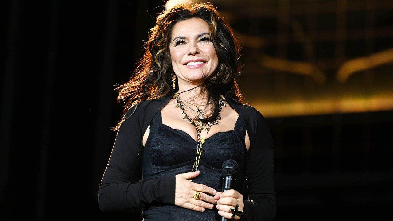 Read more about the article Shania Twain reveals why she couldn’t ‘get it right’ until her 60s
