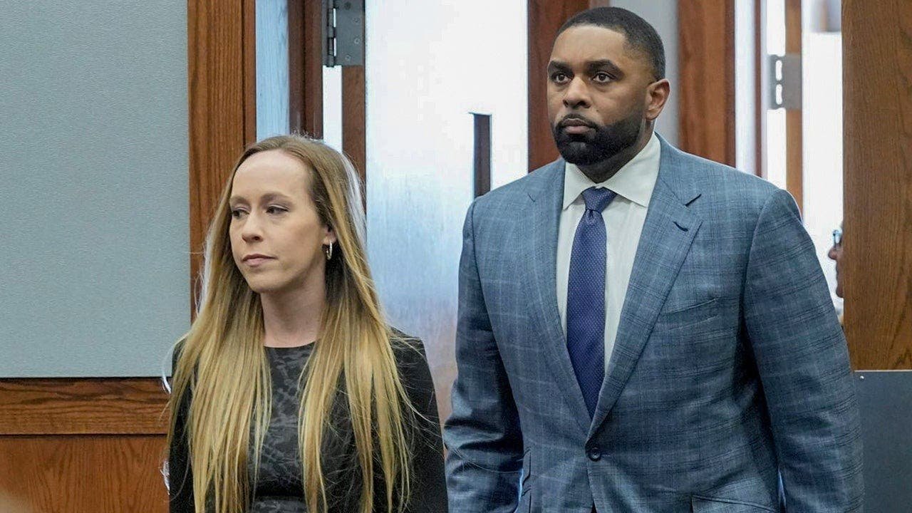You are currently viewing Disgraced Michigan coach Sherrone Moore lists home for $1.7 million