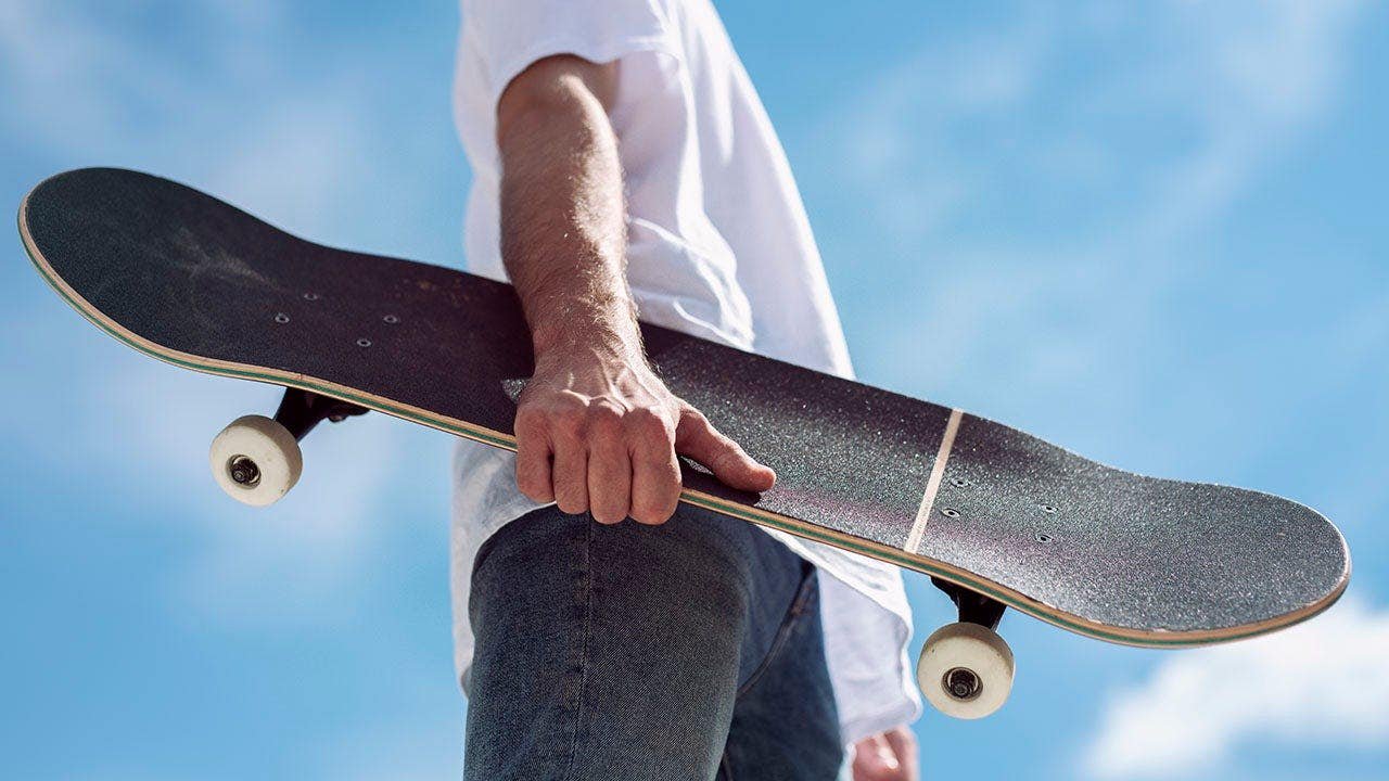 You are currently viewing Crazy brawl over a parking spot in New York includes a vicious skateboard to the head
