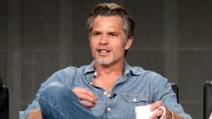 Read more about the article Timothy Olyphant reveals he avoids computers on ‘SmartLess’ podcast