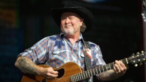 Read more about the article Tracy Lawrence says California gas prices make shows unprofitable