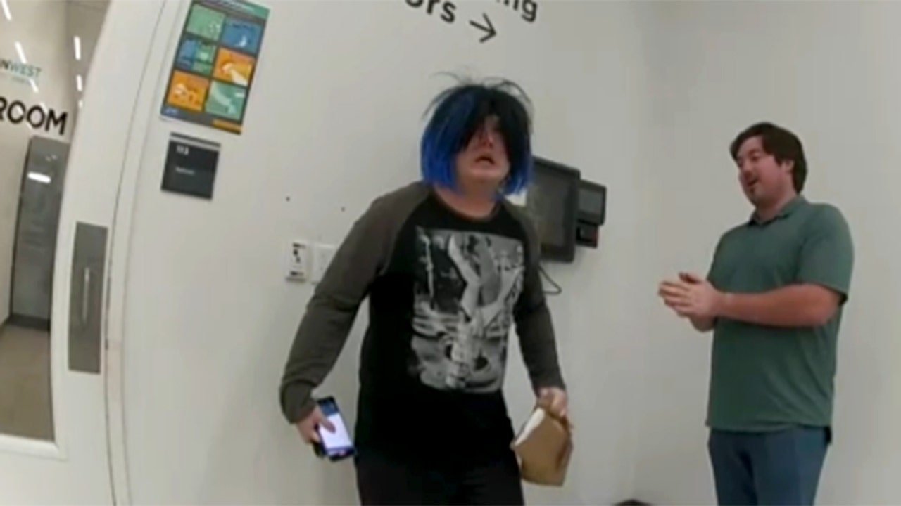 Read more about the article Pronoun dispute leads to standoff between police and transgender college student