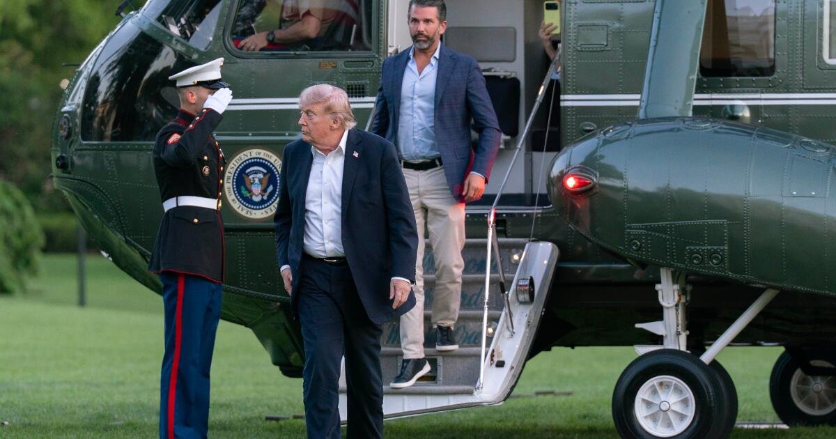 Read more about the article Trump’s selling Wall Street early access to his Truth Social posts is ethically repugnant, but may be legal