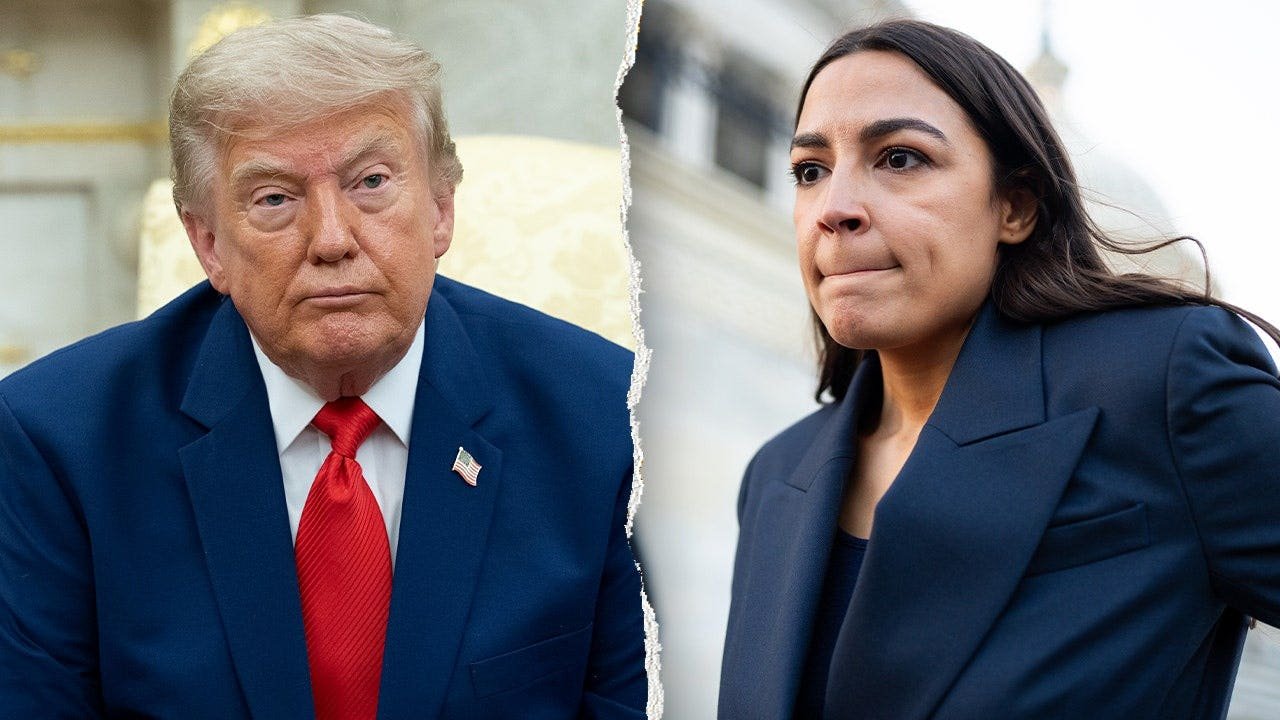 You are currently viewing Mark Kelly says Trump is pushing Democratic voters toward AOC in 2028