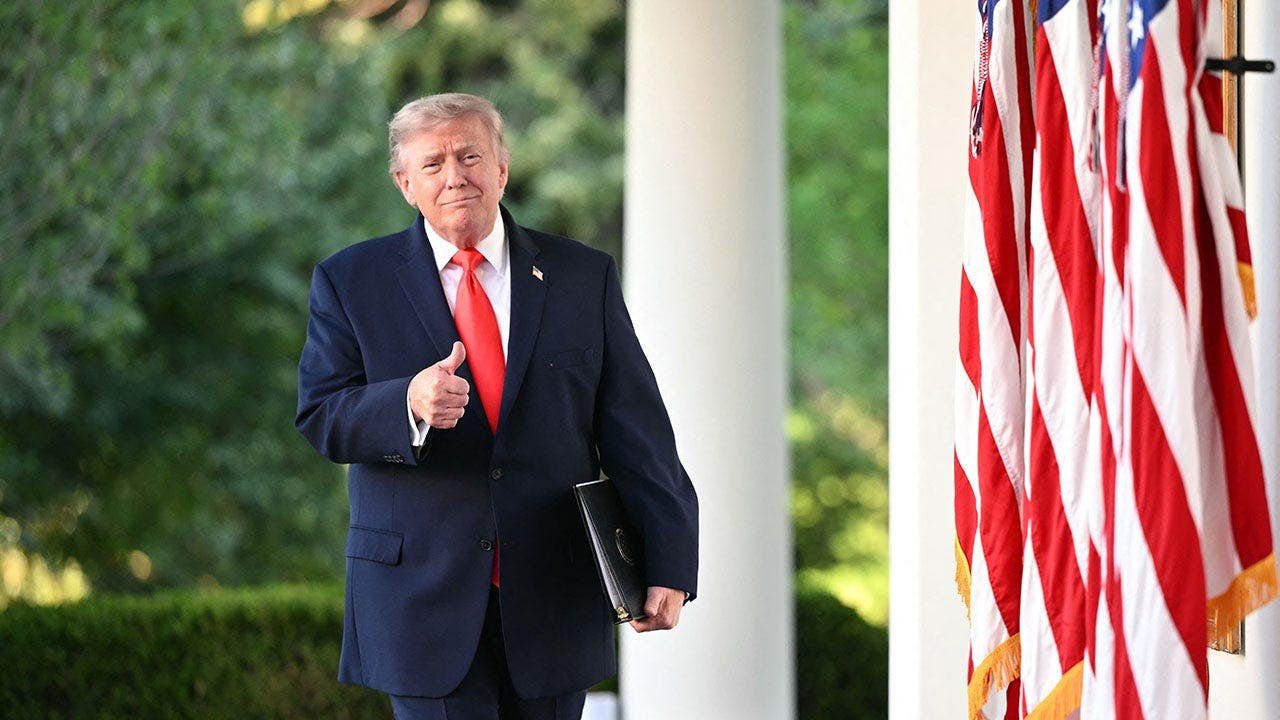 You are currently viewing Trump expands data center pledge to shield customers from rising costs