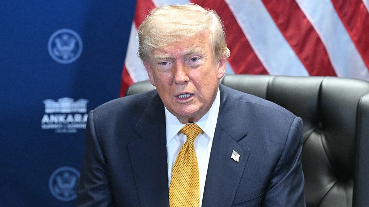 You are currently viewing Trump warns US would ‘decimate and destroy’ Iran over assassination attempt