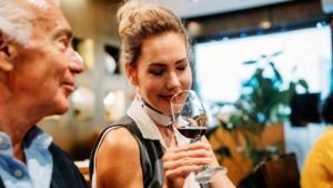 Read more about the article Sommelier says to skip water before wine tasting for better flavor
