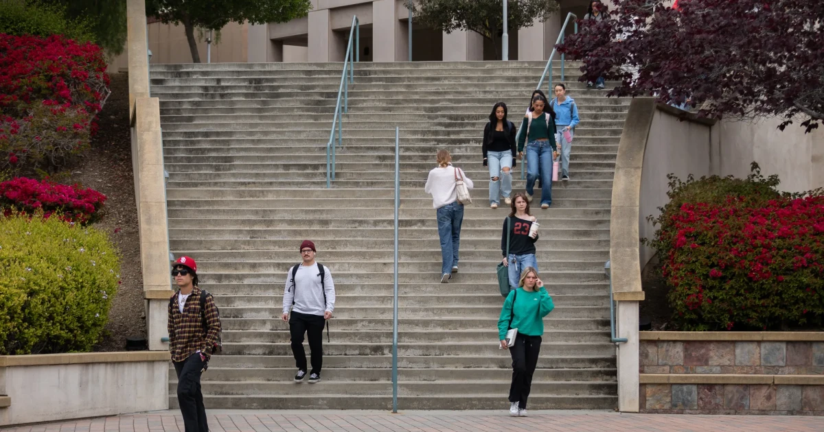 You are currently viewing Some Cal State students got financial aid decisions a lot later this year. Here’s why