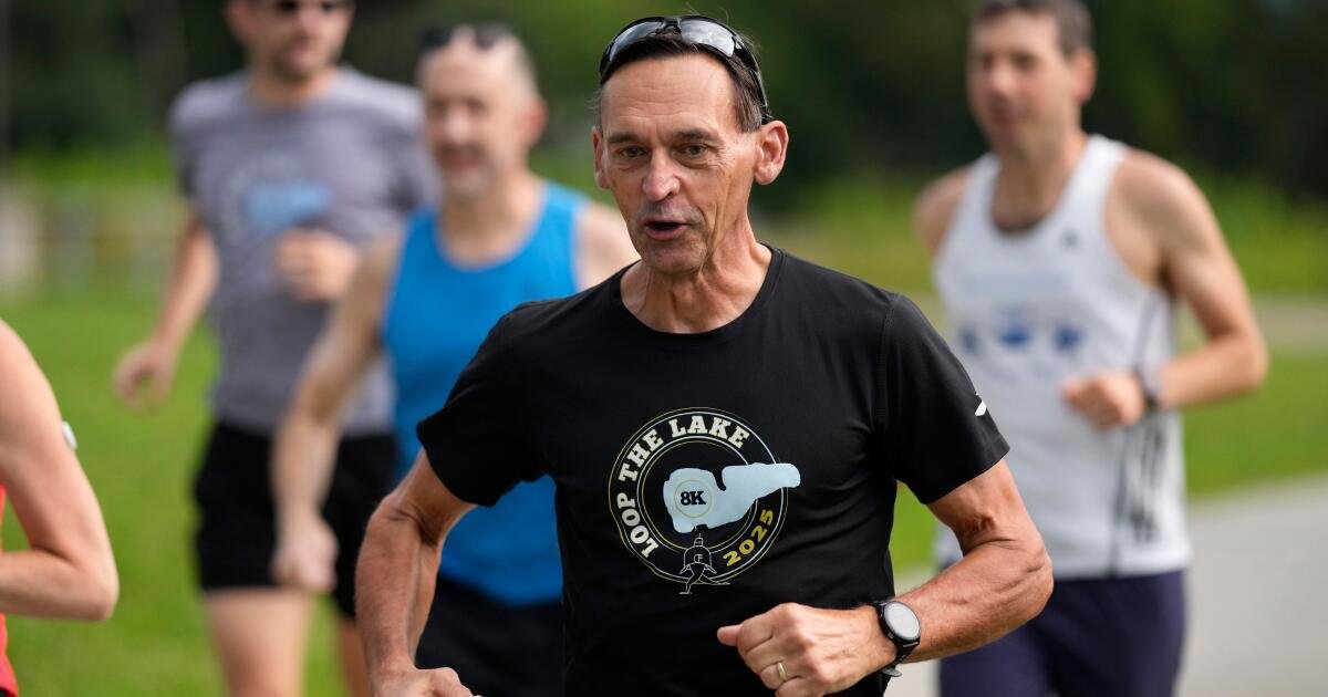 Read more about the article The warming climate is forcing marathons to consider changes to keep runners cool