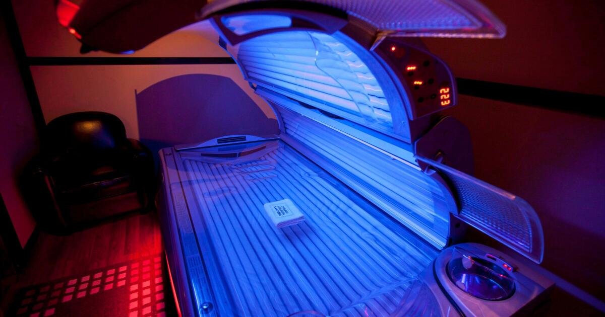 You are currently viewing Tanning is getting hot again. Here’s what it really does to your skin