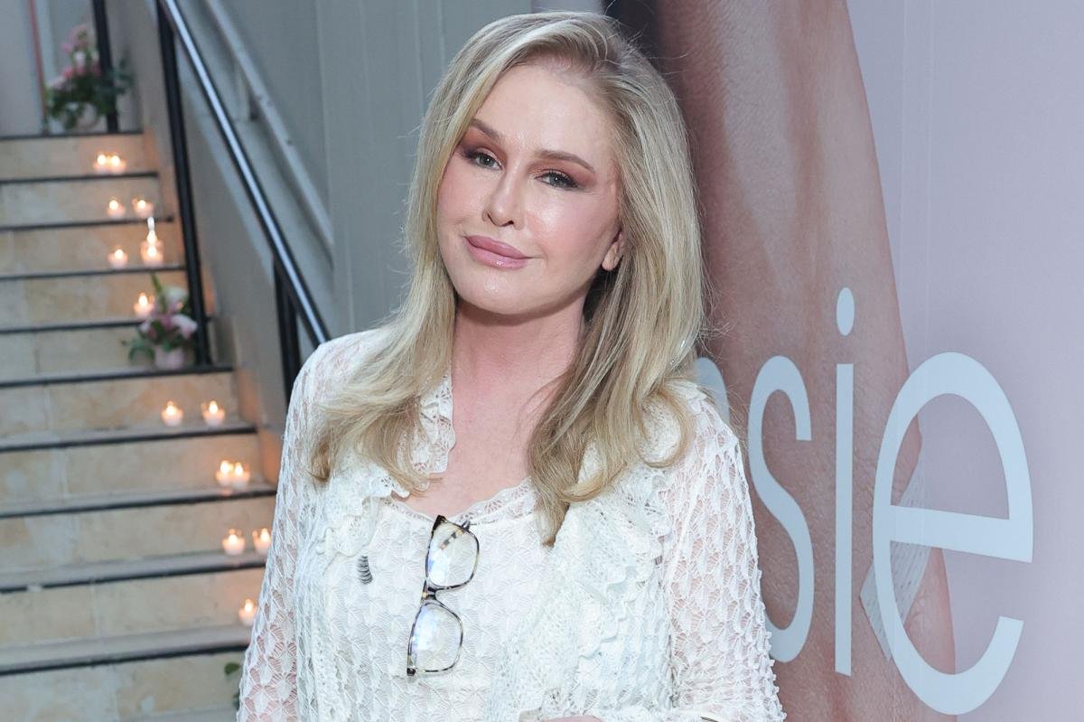 You are currently viewing Kathy Hilton ‘can’t live without’ this ‘intuitive’ moisturizer, and it’s $70 off at Nordstrom