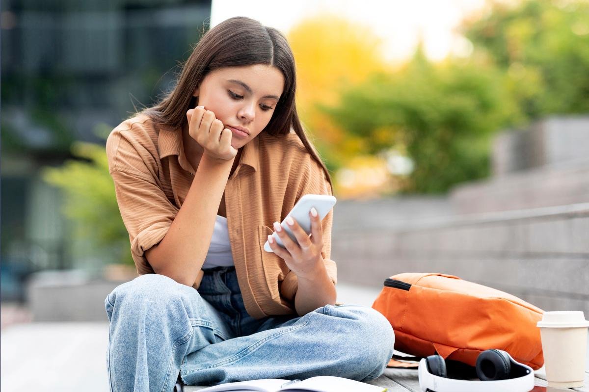 You are currently viewing Spoken language is dying — with people saying about 30% fewer words than 20 years ago: study