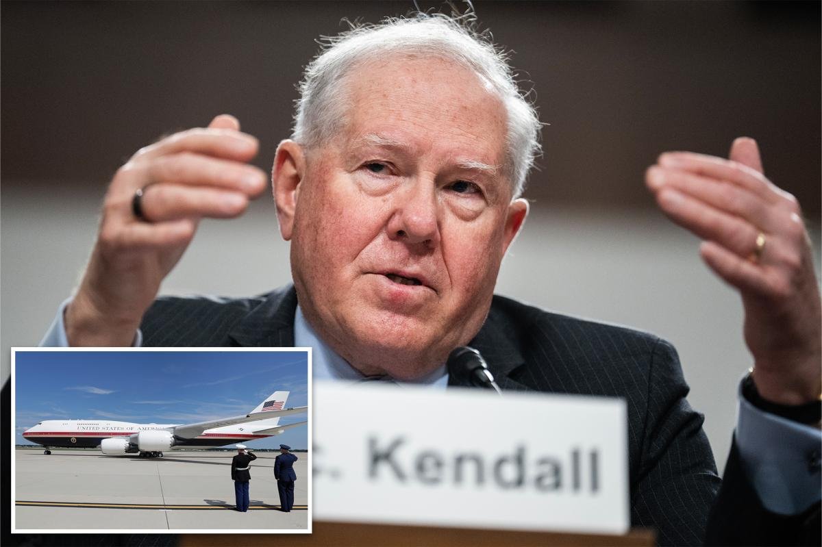 You are currently viewing Pentagon accuses former Air Force secretary of leaking classified information about Air Force One