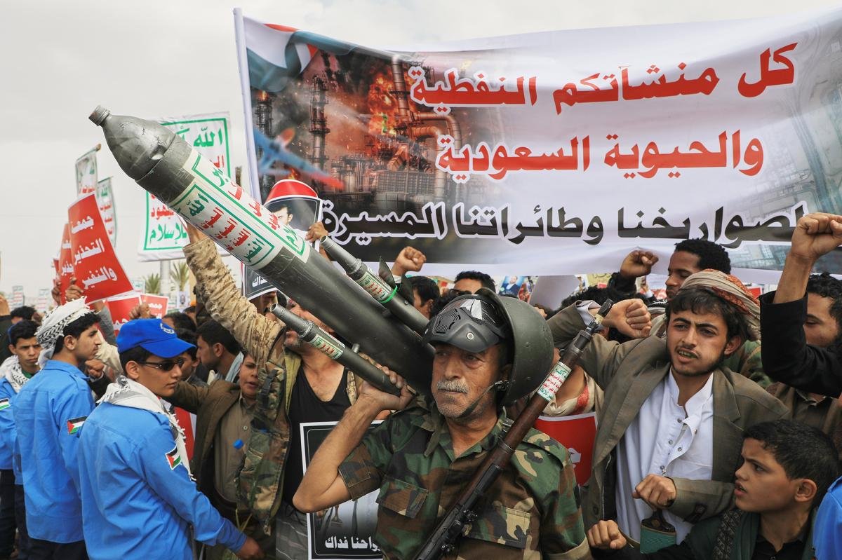 You are currently viewing Iran-backed Houthis attack Aramco refinery in Saudi Arabia, Red Sea port