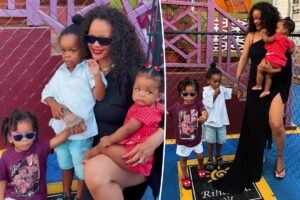 Read more about the article Rihanna shares rare photos with all 3 kids on vacation