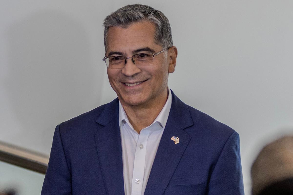 You are currently viewing Xavier Becerra caught in lazy act that proves he thinks he’s won governor race