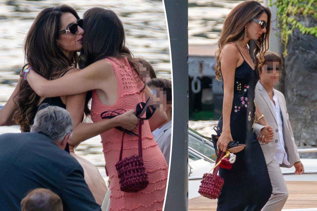 You are currently viewing We’re digging Amal Clooneyâs ‘flower pot’ bag â shop the look starting at under $30
