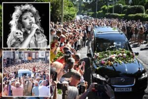 Read more about the article Beloved singer’s fans gather for massive funeral procession in Wales
