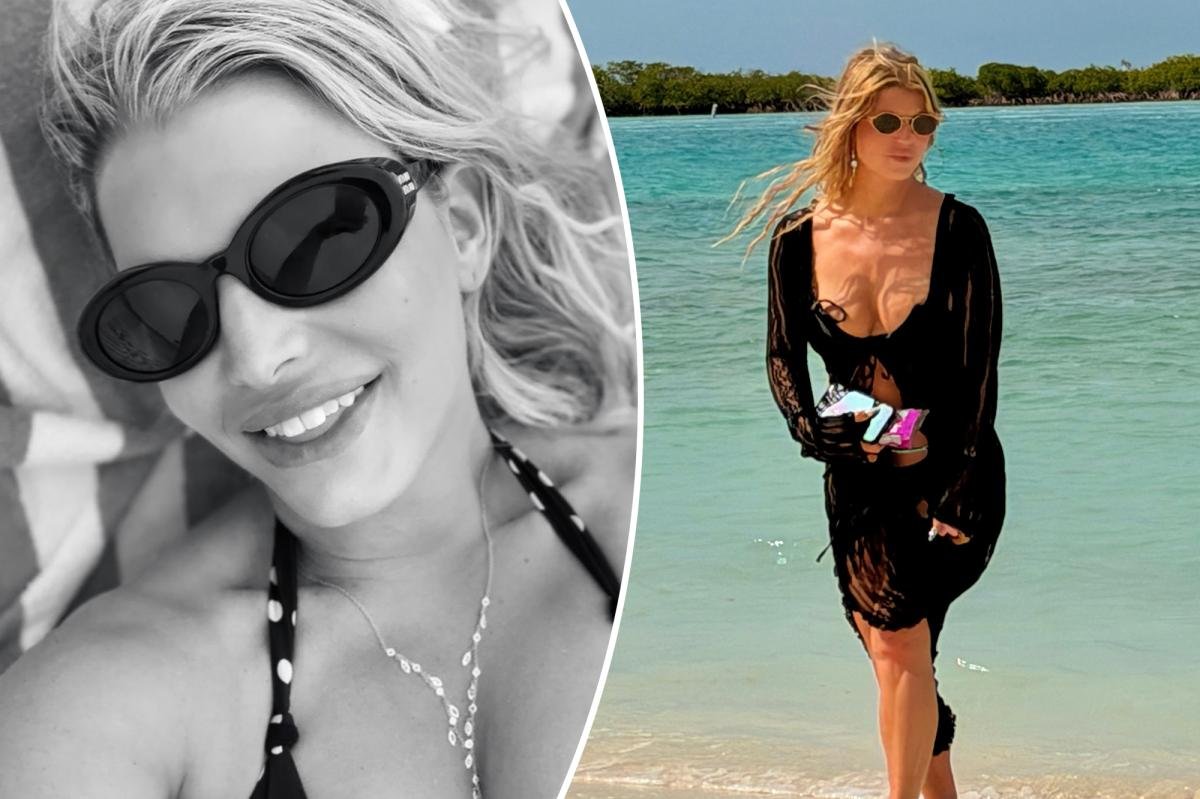 Read more about the article Jessica Simpson turns heads in bikini photos from trip to Turks and Caicos