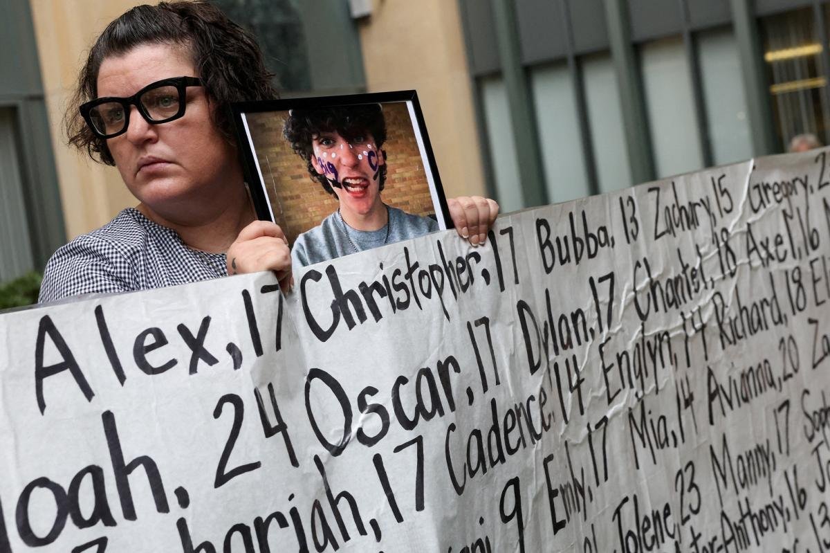 You are currently viewing Grieving parents confront Meta outside California courtroom: ‘My son was killed’