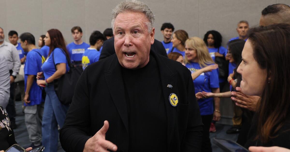 You are currently viewing Ex-gubernatorial candidate pleads not guilty to threats in model ex-girlfriend’s case