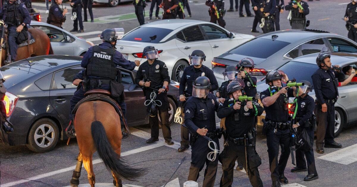 You are currently viewing 435 arrests, $12 million in OT, few lessons learned: LAPD issues report on ICE protests