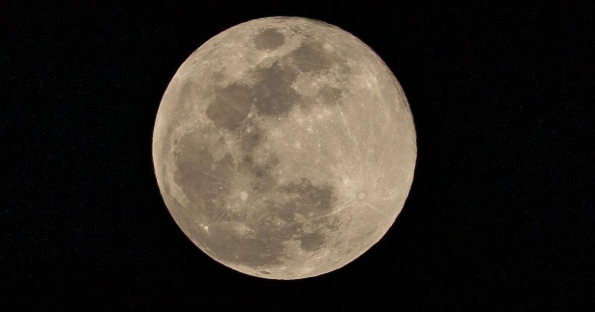 You are currently viewing Discarded SpaceX rocket crashes into Moon