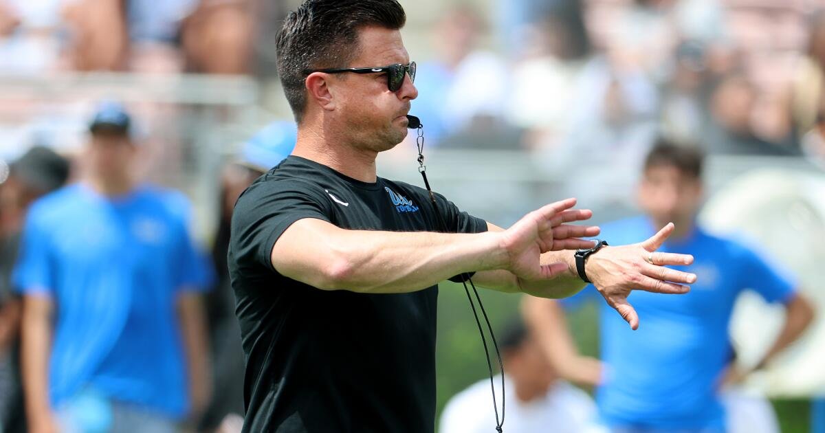 Read more about the article Letters: Is UCLA doomed with Bill Plaschke’s bold prediction?