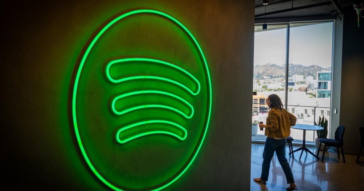 You are currently viewing Spotify hits record 300 million premium subscribers