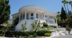Read more about the article Party buses full of ragers: How an Encino mansion became a hub for community anger
